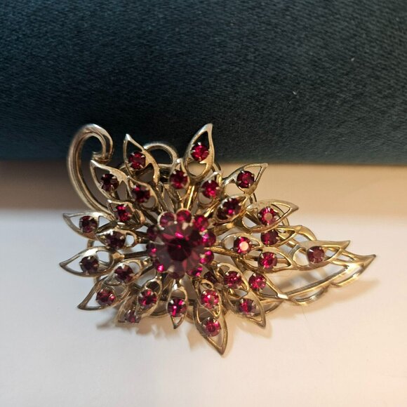 Gold Tone Leaf Shape Red Rhinestone Brooch Floral Flower Pin Unmarked - Picture 11 of 11